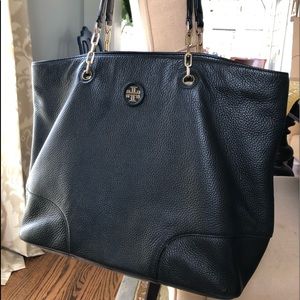 Beautiful Tori Burch classic black tote